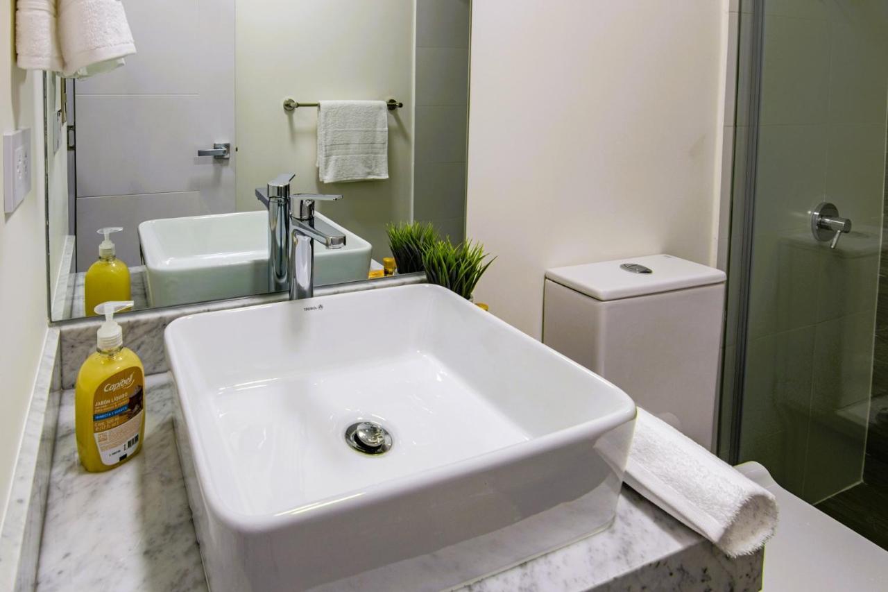 Appartamento Peaceful 2br W Balconies N Parking *